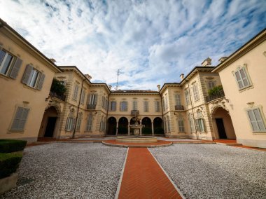 Monza, Lombardy, İtalya 'da Lecco üzerinden Prata Pennati Sala adlı tarihi villa.