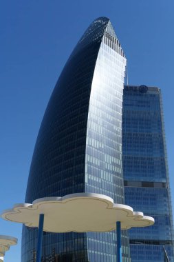 Şehir yaşamı, Milan, Lombardy, İtalya 'da üç kuleli modern ticari ve meskun bölge