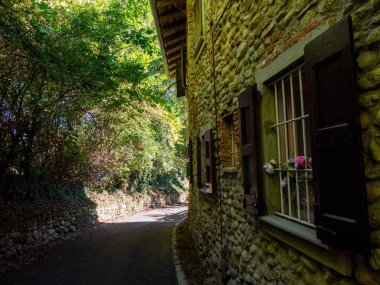 Cernusco Lombardone 'daki eski ev, Monza Brianza, Lombardy, İtalya