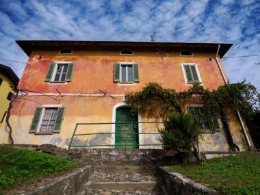 Santa Maria Hoe 'da eski bir ev, Colle Brianza yolu boyunca, Lecco, Lombardy, İtalya