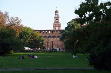 Parco Sempione, Milano, Lombardy, İtalya 'da sonbaharda halk parkı