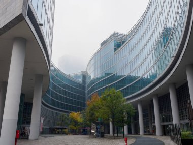 Lombardia Sarayı. Milano, Lombardy, İtalya 'daki Porta Nuova' daki modern saray.