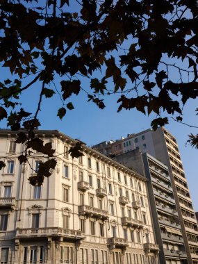 Milano, Lombardy, İtalya 'daki Corso Sempione yakınlarındaki eski bina