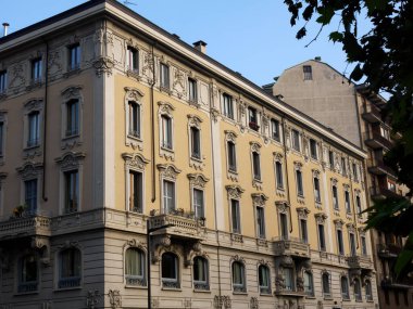 Milano, Lombardy, İtalya 'daki Corso Sempione yakınlarındaki eski bina