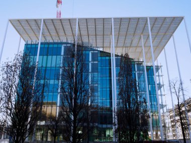 Milan, Lombardy, İtalya 'daki Scarampo üzerinden modern bina