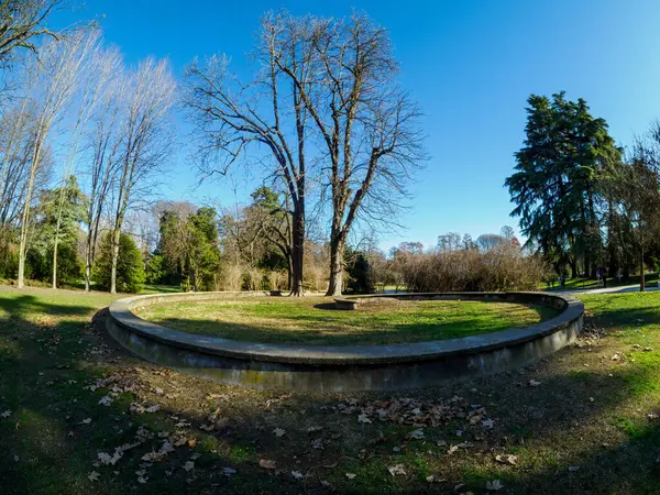 Parco Sempione, İtalya 'nın Milano kentindeki tarihi park, kışın