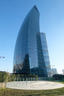 Şehir yaşamı, Milan, Lombardy, İtalya 'da üç kuleli modern ticari ve meskun bölge