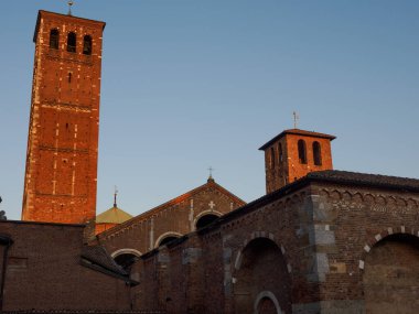Milano, Lombardiya, İtalya 'daki Ortaçağ Sant Ambrogio Kilisesi