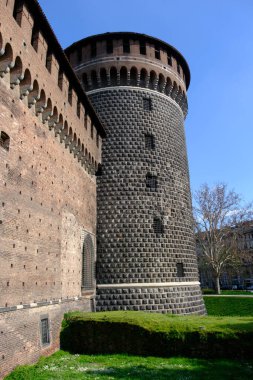 Parco Sempione, İtalya 'nın Milano şehrinde tarihi park, Mart ayında, Castello Sforzesco ile