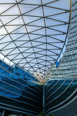 Porta Nuova, Milan, Lombardy, İtalya 'daki modern binalar. Palazzo Lombardia, Piazza Citta di Lombardia, Avrupa 'nın en büyük kapalı alanı.
