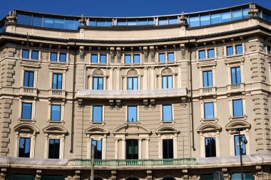 Milano, Lombardiya, İtalya 'daki Cordusio Meydanı boyunca tarihi bina