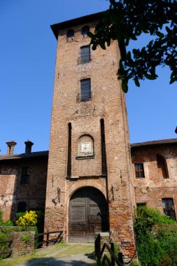 Mirazzano 'daki Ortaçağ şatosu Borromeo, Milano, Lombardy, İtalya