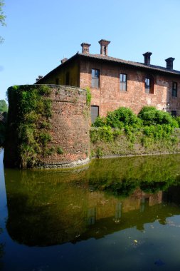Mirazzano 'daki Ortaçağ şatosu Borromeo, Milano, Lombardy, İtalya