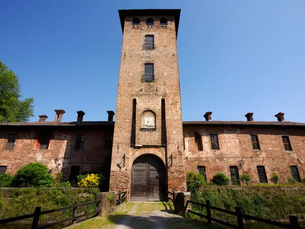 Mirazzano 'daki Ortaçağ şatosu Borromeo, Milano, Lombardy, İtalya