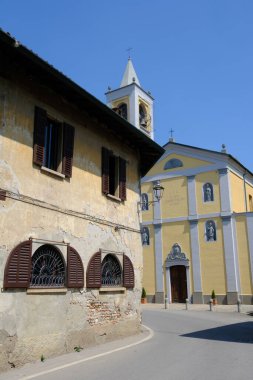 Corneliano Bertario 'daki eski binalar, Milano eyaletinin tarihi köyü, Lombardy, İtalya: San Giorgio Kilisesi