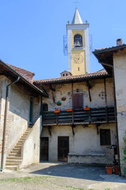 Corneliano Bertario 'daki eski binalar, Milano' nun tarihi köyü, Lombardy, İtalya