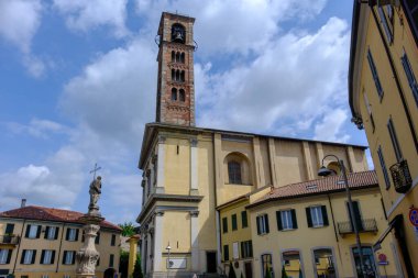 Carate Brianza 'nın eski binaları, Lombardy, İtalya, SS Ambrogio e Simpliciano kilisesi