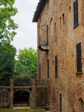 Lomellina 'daki tarihi Cozzo Şatosu, Pavia, Lombardy, İtalya
