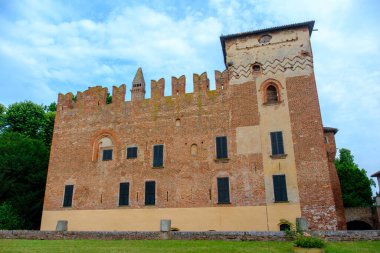 Lomellina 'daki tarihi Cozzo Şatosu, Pavia, Lombardy, İtalya