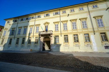 İtalya, Piedmont, Alessandria 'daki Giovanni XIII meydanında Konservatuar Antonio Vivaldi' ye ev sahipliği yapan tarihi saray