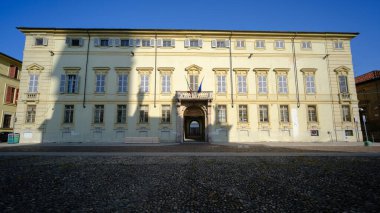 İtalya, Piedmont, Alessandria 'daki Giovanni XIII meydanında Konservatuar Antonio Vivaldi' ye ev sahipliği yapan tarihi saray