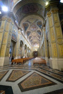 Alessandria, Piedmont, İtalya 'da Azizler Pietro ve Marco' nun tarihi katedrali.