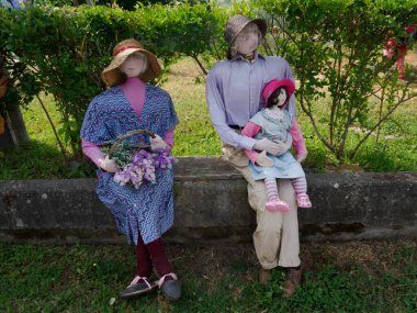 Maranzana 'nın geleneksel kuklaları, Monferrato' daki eski köy, Asti bölgesi, Piedmont, İtalya