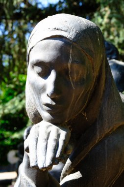 Cimitero Monumentale olarak bilinen tarihi mezarlık, Milan, Lombardy, İtalya: bir mezar