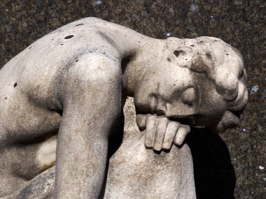 Cimitero Monumentale olarak bilinen tarihi mezarlık, Milan, Lombardy, İtalya: bir mezar