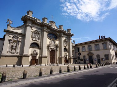 Milano, Lombardiya, İtalya 'daki tarihi Santa Maria della Passione Kilisesi' nin dışı Müzik Konservatuarı Giuseppe Verdi yakınlarında.