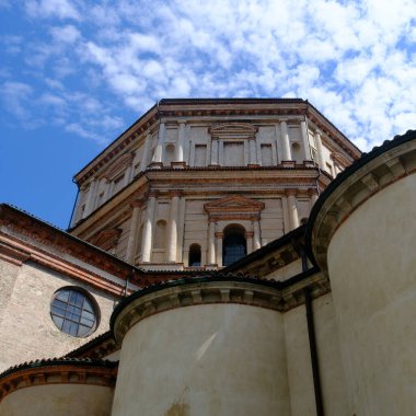 Milano, Lombardiya, İtalya 'daki tarihi Santa Maria della Passione Kilisesi' nin dışı Müzik Konservatuarı Giuseppe Verdi yakınlarında.