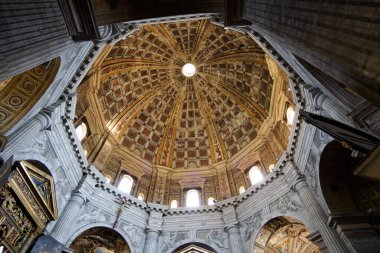 Milano, Lombardiya, İtalya 'daki tarihi Santa Maria della Passione Kilisesi' nin içi Müzik Konservatuarı Giuseppe Verdi yakınlarında.