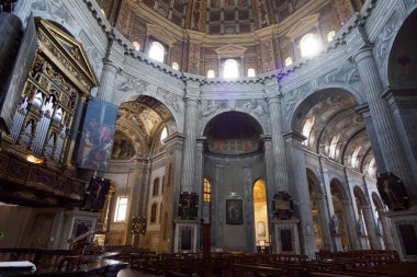 Milano, Lombardiya, İtalya 'daki tarihi Santa Maria della Passione Kilisesi' nin içi Müzik Konservatuarı Giuseppe Verdi yakınlarında.