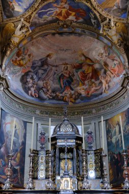 Milano, Lombardiya, İtalya 'daki tarihi Santa Maria della Passione Kilisesi' nin içi Müzik Konservatuarı Giuseppe Verdi yakınlarında.