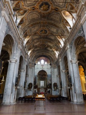 Milano, Lombardiya, İtalya 'daki tarihi Santa Maria della Passione Kilisesi' nin içi Müzik Konservatuarı Giuseppe Verdi yakınlarında.