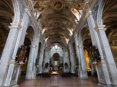 Milano, Lombardiya, İtalya 'daki tarihi Santa Maria della Passione Kilisesi' nin içi Müzik Konservatuarı Giuseppe Verdi yakınlarında.