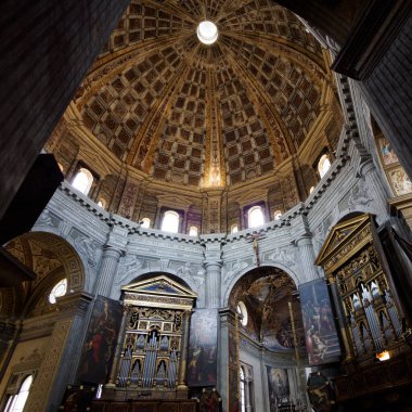 Milano, Lombardiya, İtalya 'daki tarihi Santa Maria della Passione Kilisesi' nin içi Müzik Konservatuarı Giuseppe Verdi yakınlarında.