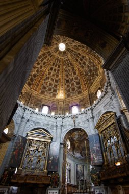 Milano, Lombardiya, İtalya 'daki tarihi Santa Maria della Passione Kilisesi' nin içi Müzik Konservatuarı Giuseppe Verdi yakınlarında.