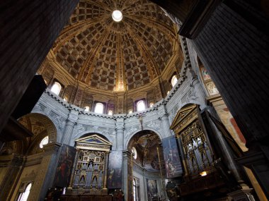 Milano, Lombardiya, İtalya 'daki tarihi Santa Maria della Passione Kilisesi' nin içi Müzik Konservatuarı Giuseppe Verdi yakınlarında.