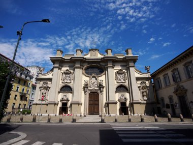 Milano, Lombardiya, İtalya 'daki tarihi Santa Maria della Passione Kilisesi' nin dışı Müzik Konservatuarı Giuseppe Verdi yakınlarında.