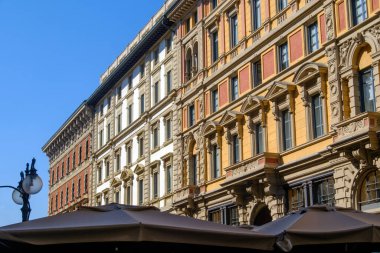Dante üzerinden eski binalar Milano, Lombardy, İtalya