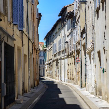 Avignon (Vaucluse, Provence-Alpes-Cote d 'Azur, Fransa): Tipik bir sokak.