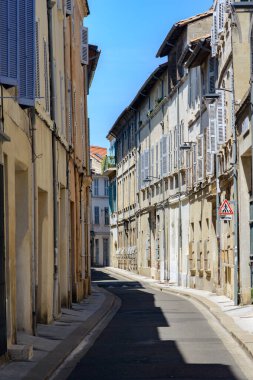 Avignon (Vaucluse, Provence-Alpes-Cote d 'Azur, Fransa): Tipik bir sokak.