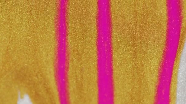 Derrame Pintura Brillante Fondo Fluido Líquido Espumoso Color Rosa Neón — Vídeos de Stock