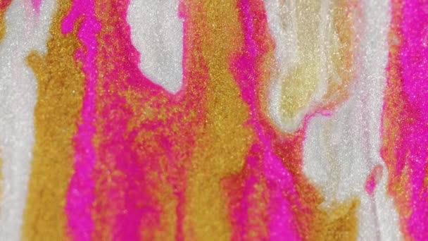 闪闪发光的液体质感 油漆流 金色霓虹灯粉白色闪光金属墨水滴滴混合运动在艺术抽象背景上的复制空间 — 图库视频影像