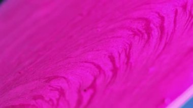 Renkli mürekkep arkaplanı. Köpüklü boya. Pembe akış hipnotik hareketli moda tasarım sanatında soyut olarak yayılıyor..