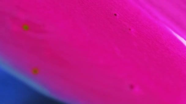 빛나는 배경입니다 매력적인 매니큐어 화장품 광고에 표면에 퍼지는 분홍색 추상적인 — 비디오