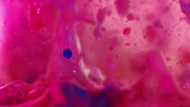 凝胶液体飞溅 油漆泡沫 血清乳液质感 色彩艳丽的粉色半透明水墨水滴浮动画抽象背景 — 图库视频影像