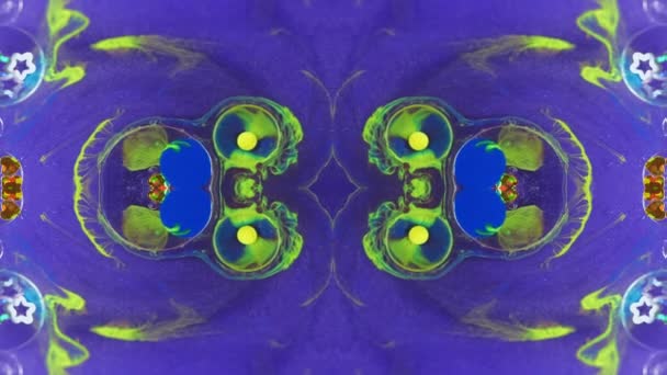 抽象的な背景 液体グリッターミックス カラフルなペイントケルドスコープ ネオンイエローブルーのヴァイオレット クリエイティブな装飾芸術におけるインクブレンドモーション — ストック動画