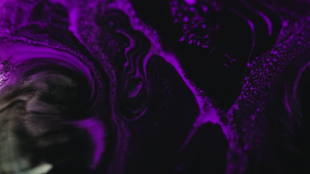 Flujo Pintura Mezcla Tinta Onda Desenfocado Neón Púrpura Negro Color — Vídeo de stock